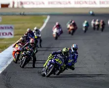 爱游戏体育-锦标赛巅峰对决！岭东烈马队小胜徽州风暴队，摩托车赛赛场再起波澜；更衣室氛围正向(风火轮烈焰车队之巅峰比拼)