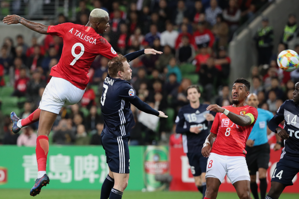 爱游戏体育- 马刺锁定西部第10进入附加赛 