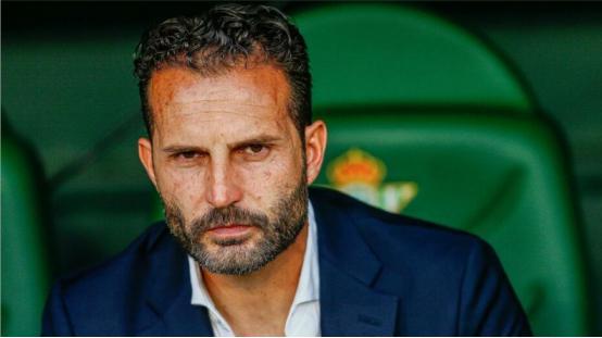 AYX-英超今晨走向成谜，瓦伦西亚完成体检，话题不断，临场指挥获称赞(瓦伦西亚曾在超级杯首届赛事后控告西足协)