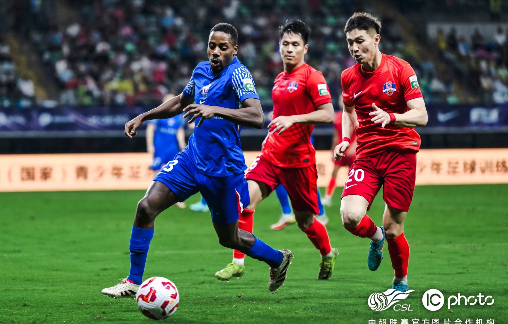 武汉三镇训练开放日;赛后状态回暖引欢呼;欧冠在即;轮换策略成焦点(两汉三镇说武汉答案) 武汉三镇训练开放日;赛后状态回暖引欢呼;欧冠在即;轮换策略成焦点(两汉三镇说武汉答案)